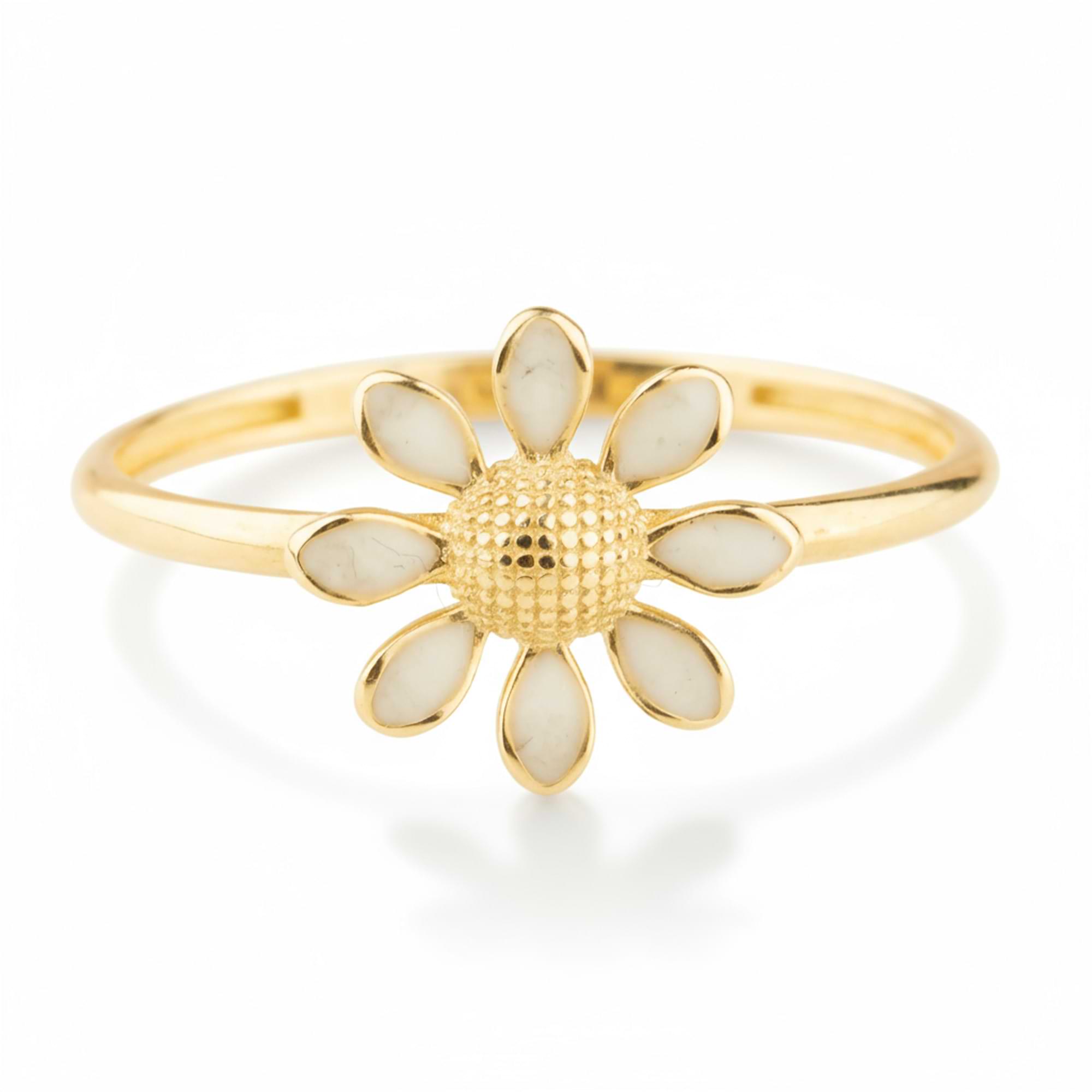 14k Gold ring with a Daisy flower design on a white background