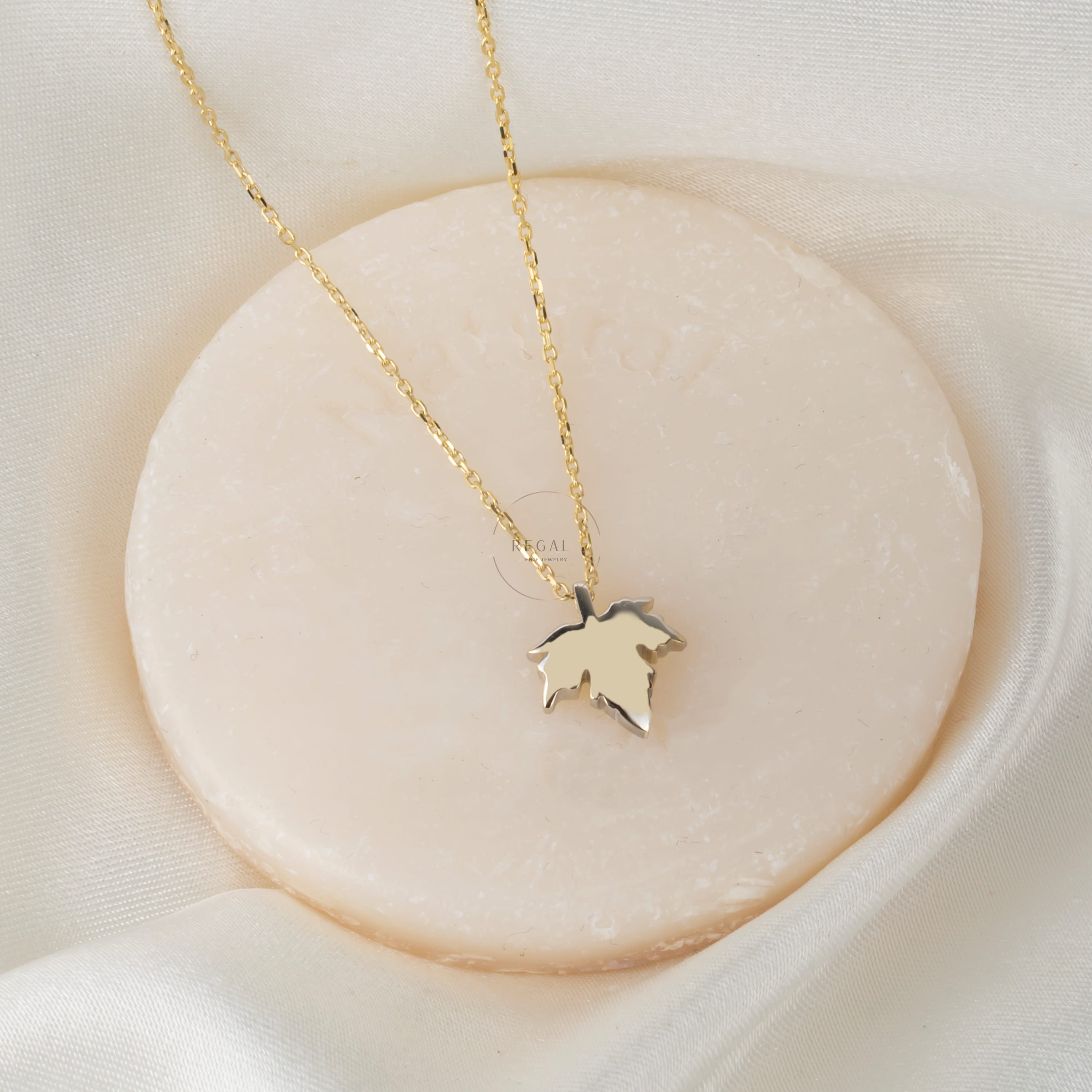 14K Solid Gold Maple Leaf Necklace - Nature-Inspired Elegance