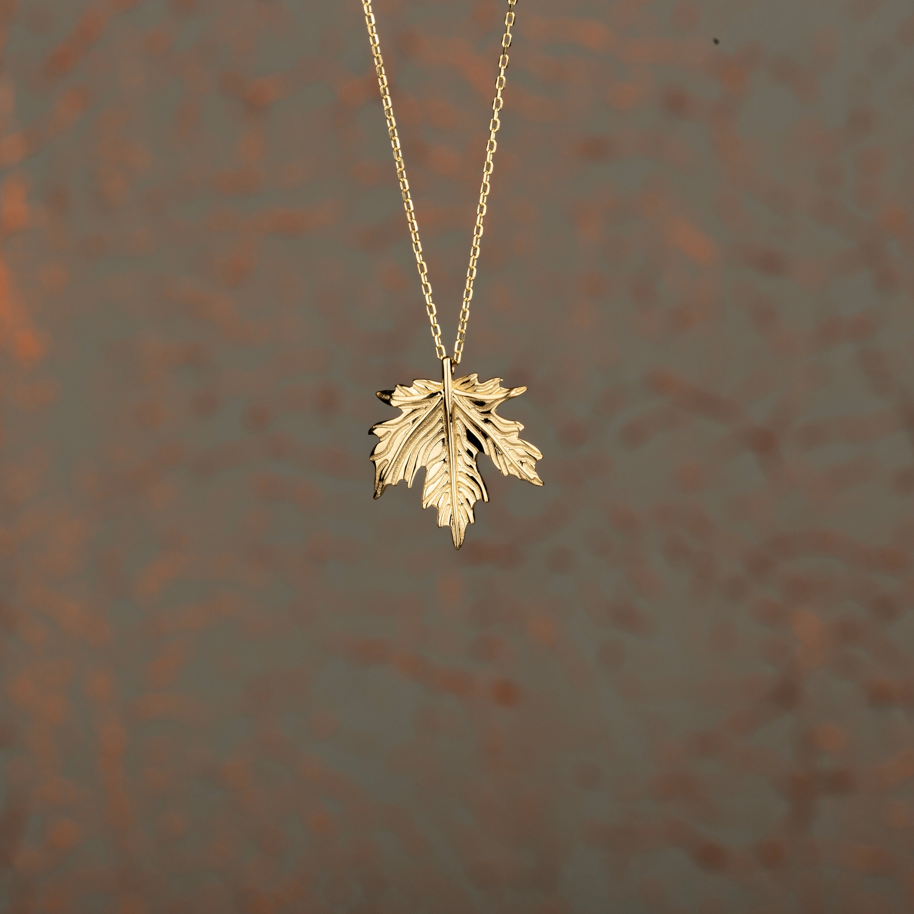 14K Solid Gold Autumn Leaf Necklace - Nature-Inspired Elegance