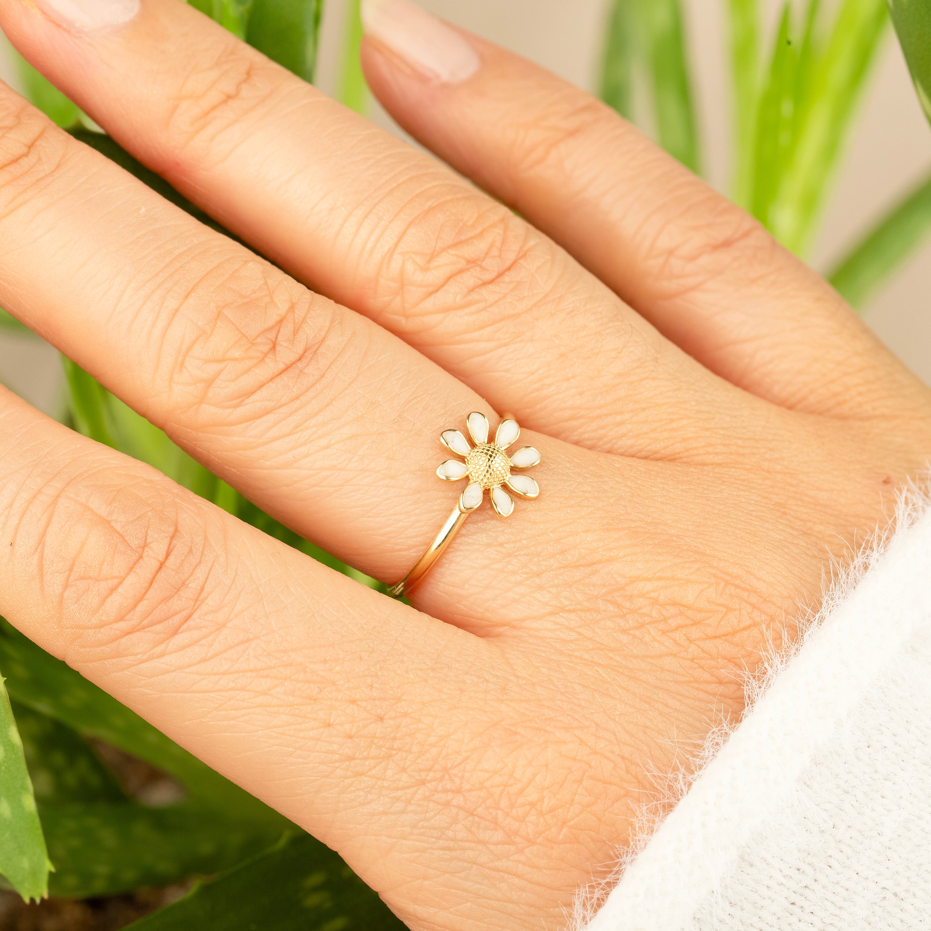 14K Gold White Daisy Flower Ring