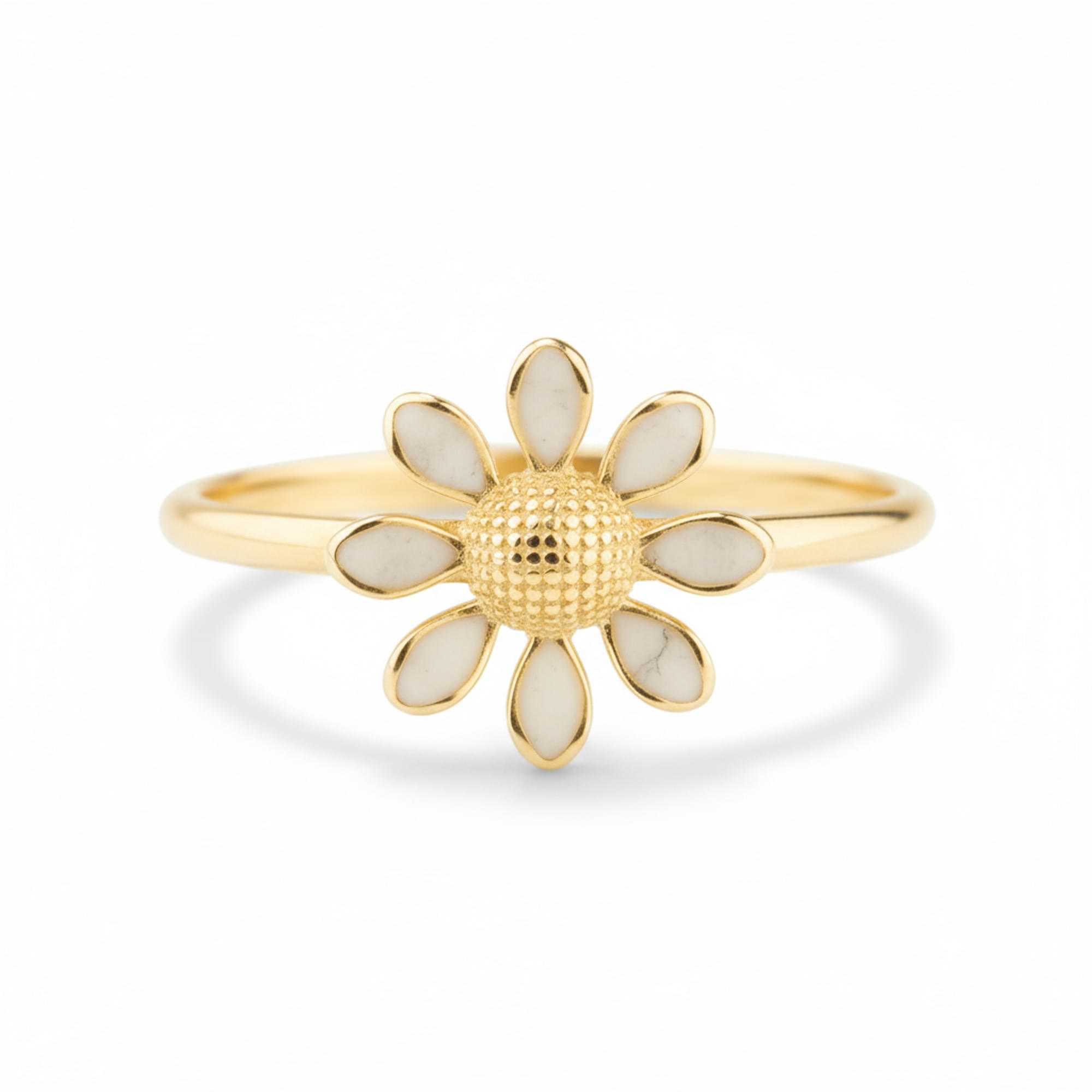 14k Gold ring with a Daisy flower design on a white background