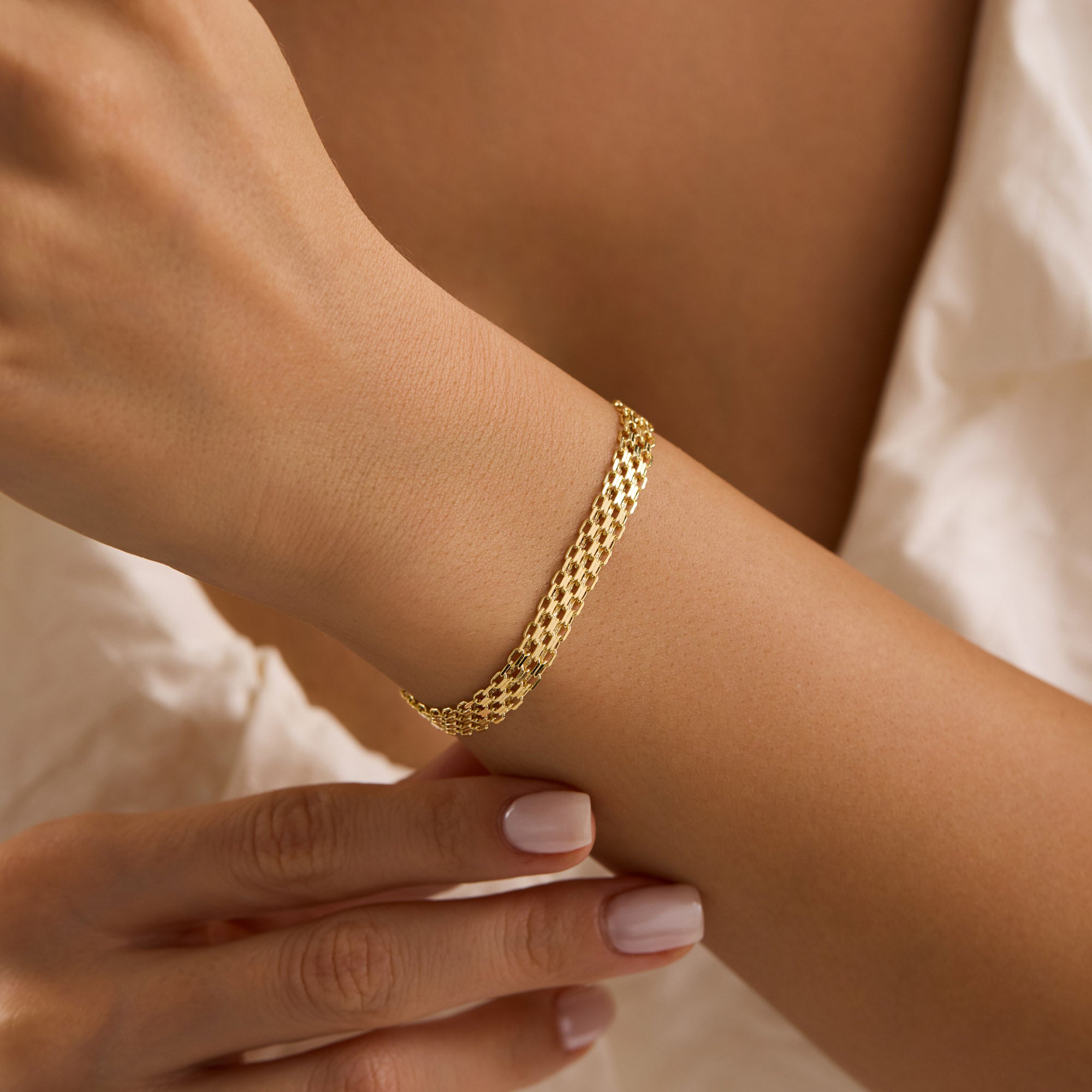 14K Solid Gold Bismark Bracelet 4.4mm - Elegant and Versatile