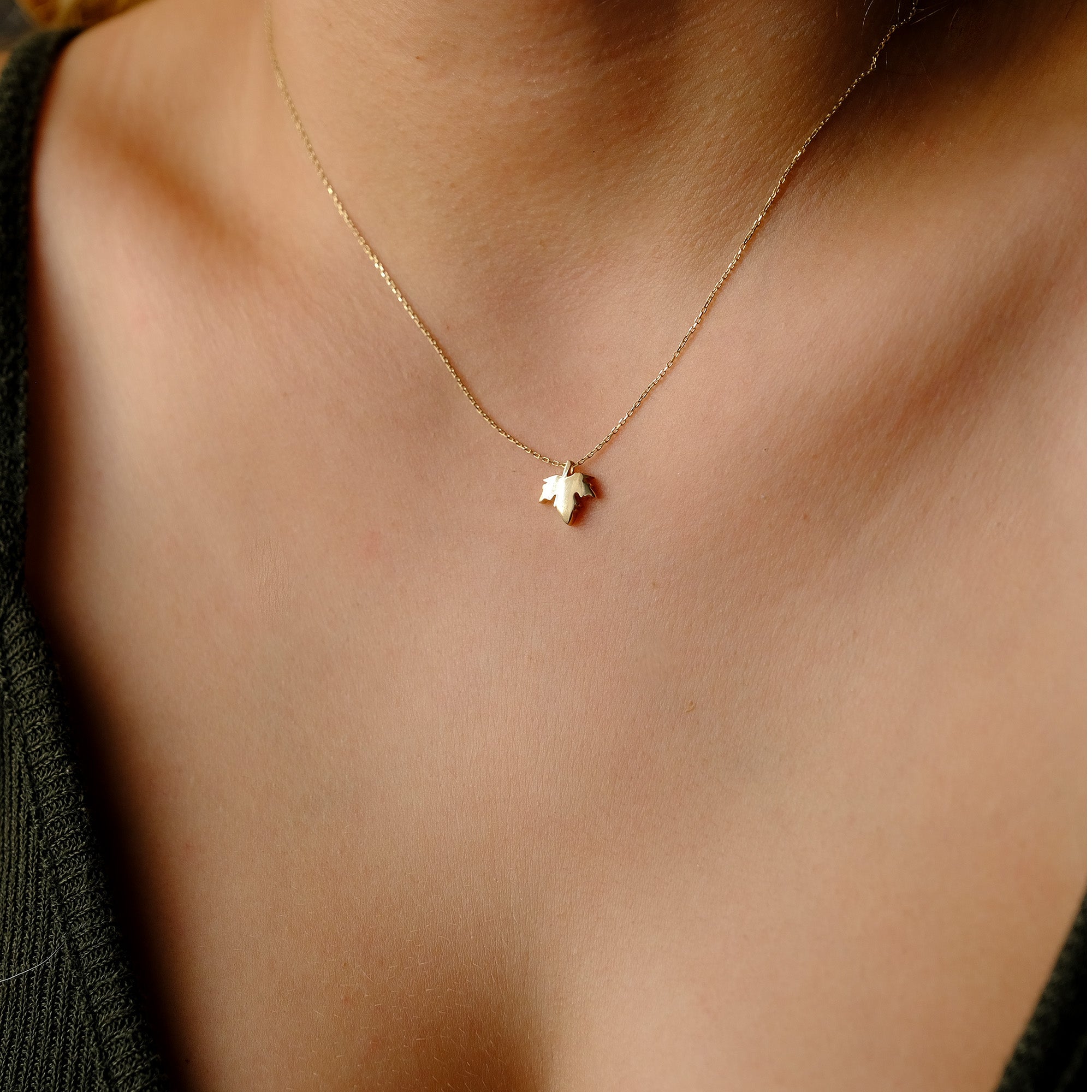 14K Solid Gold Maple Leaf Necklace - Nature-Inspired Elegance