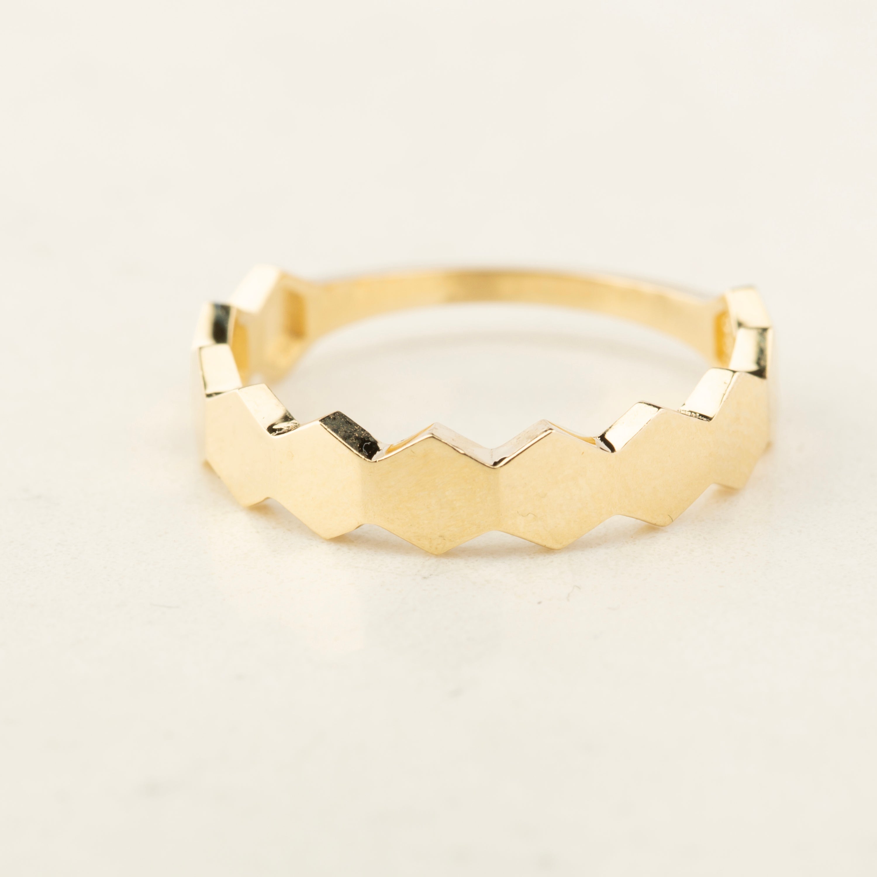 14K Solid Gold Honeycomb Band Ring - Nature-Inspired Elegance