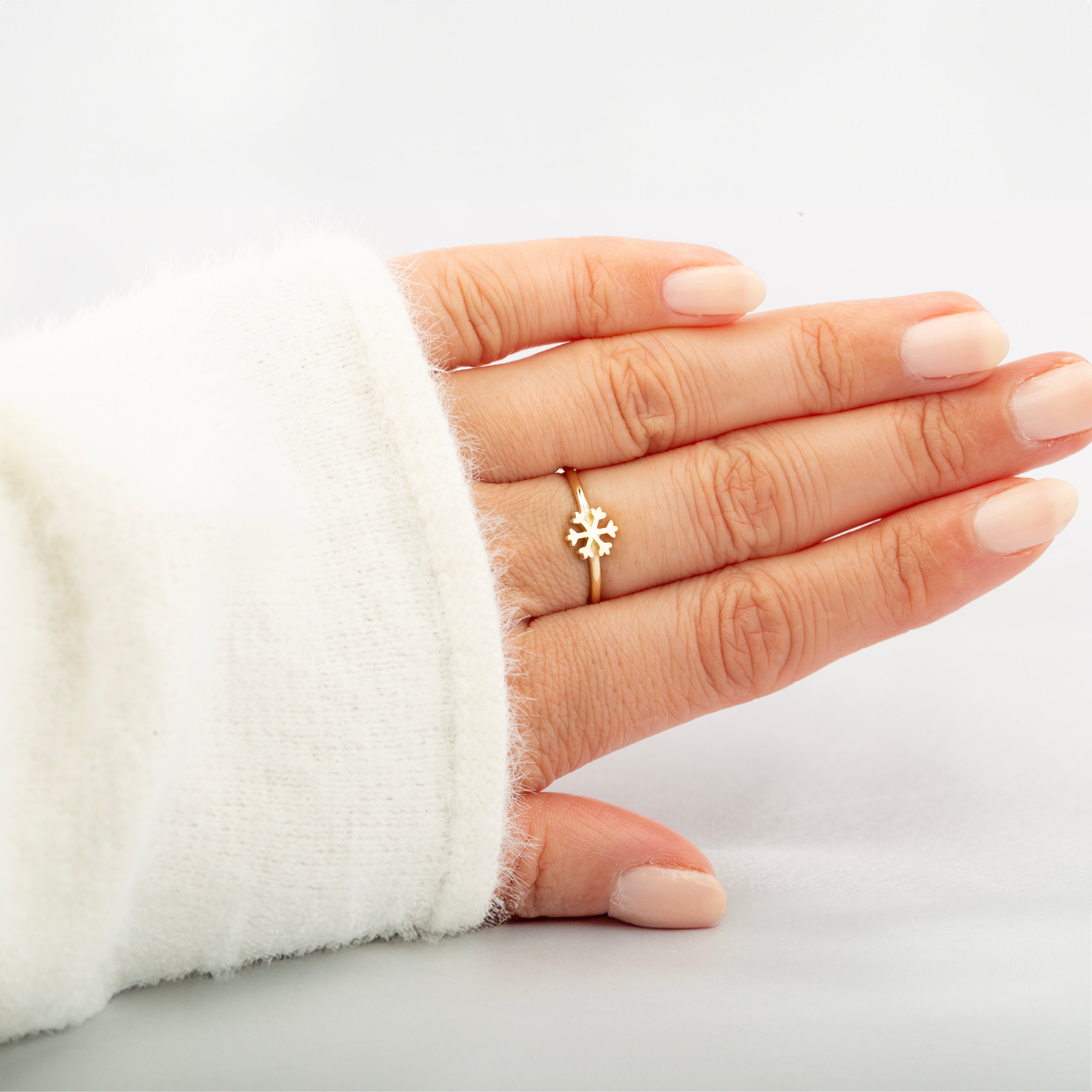 14K Solid Gold Snowflake Ring - Winter's Elegance in Fine Jewelry