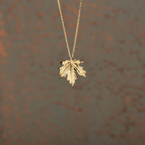 14K Solid Gold Autumn Leaf Necklace - Nature-Inspired Elegance