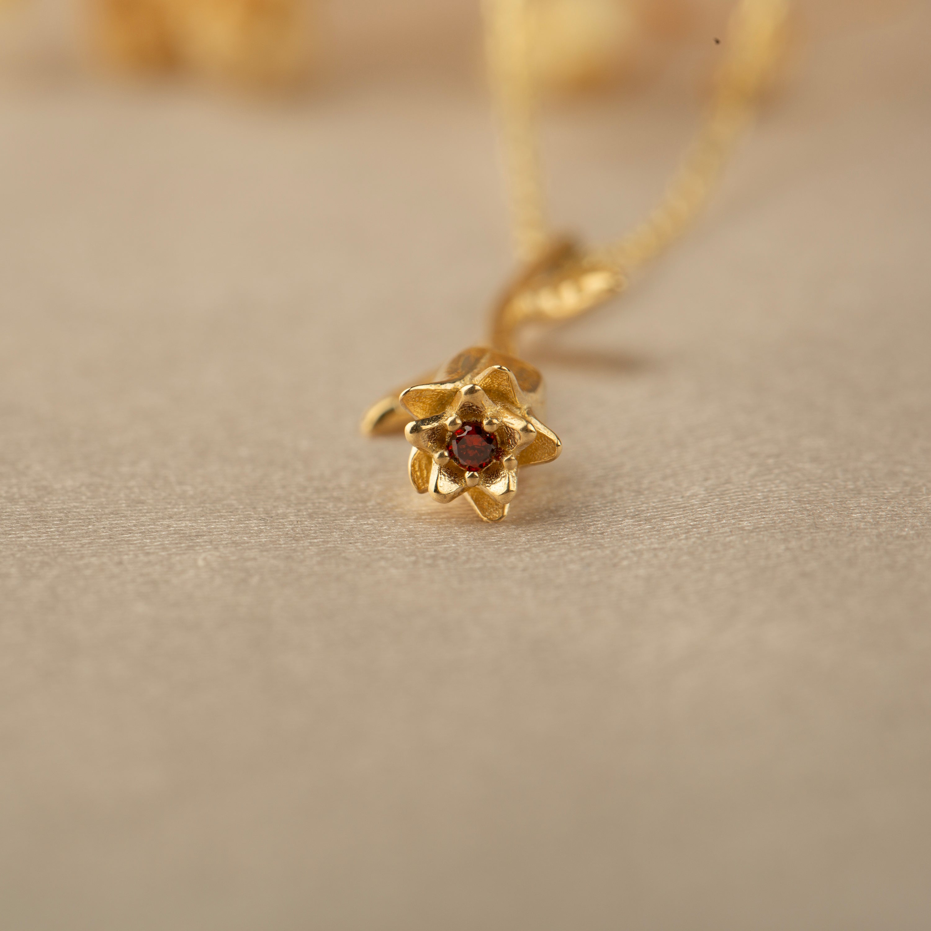 14K Gold Rose Flower Pendant Necklace