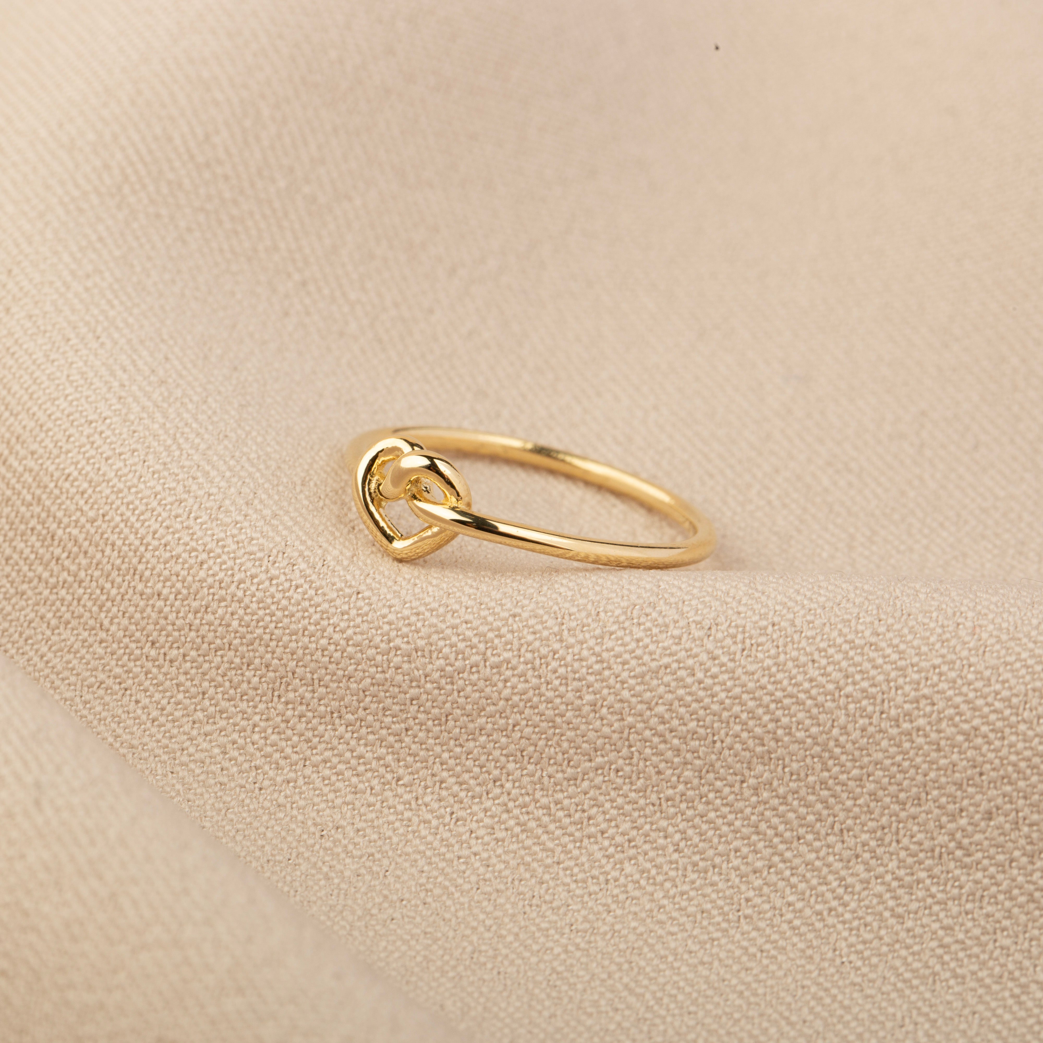 14K Gold Twisted Heart Knot Ring - A Blend of Love and Elegance