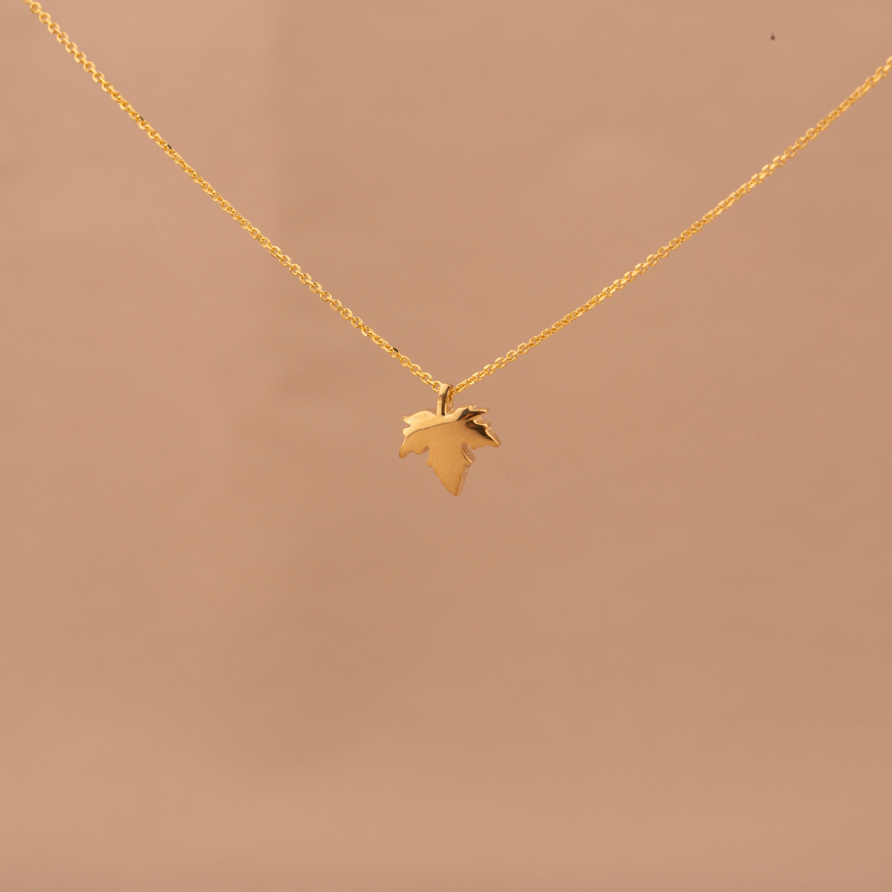 14K Solid Gold Maple Leaf Necklace - Nature-Inspired Elegance