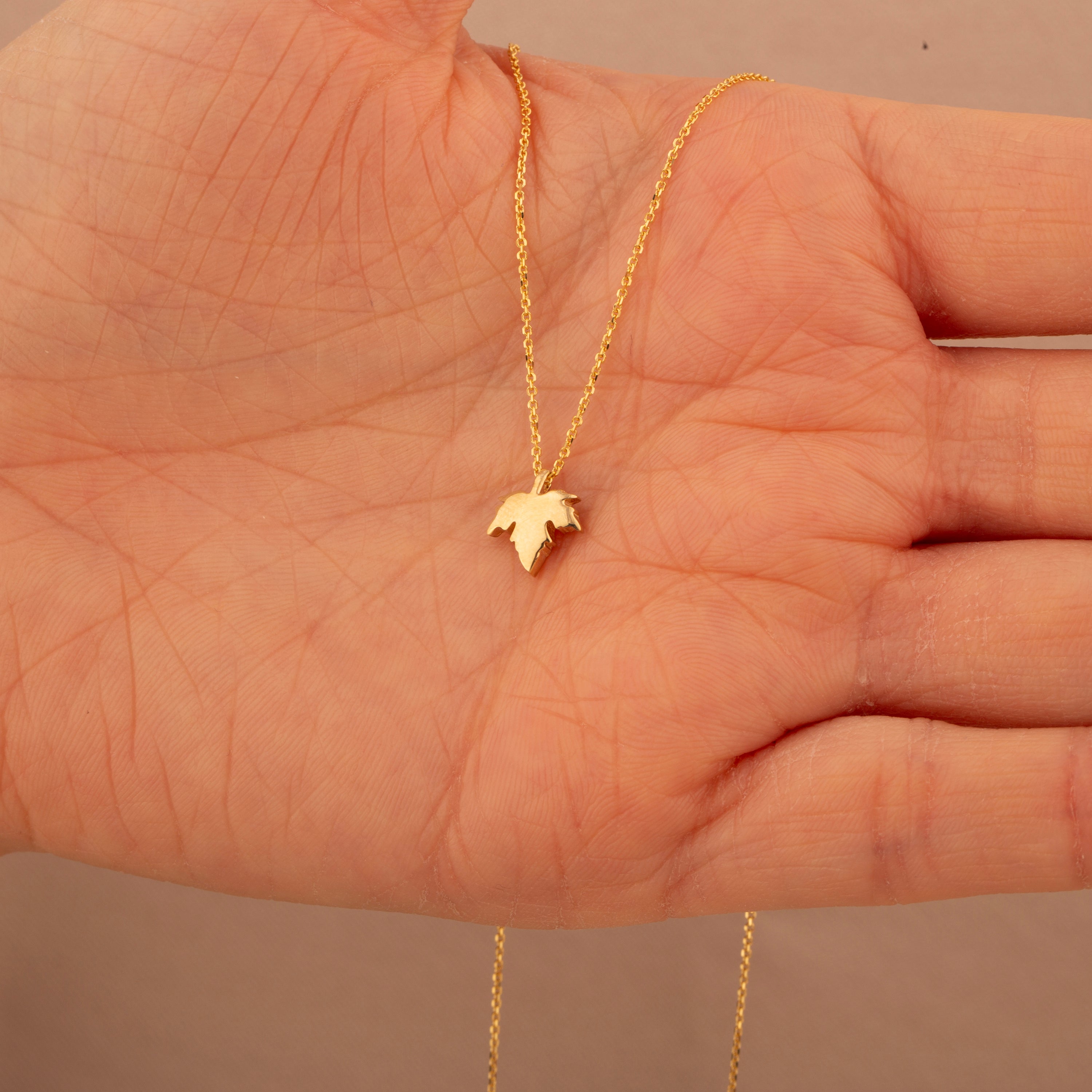 14K Solid Gold Maple Leaf Necklace - Nature-Inspired Elegance