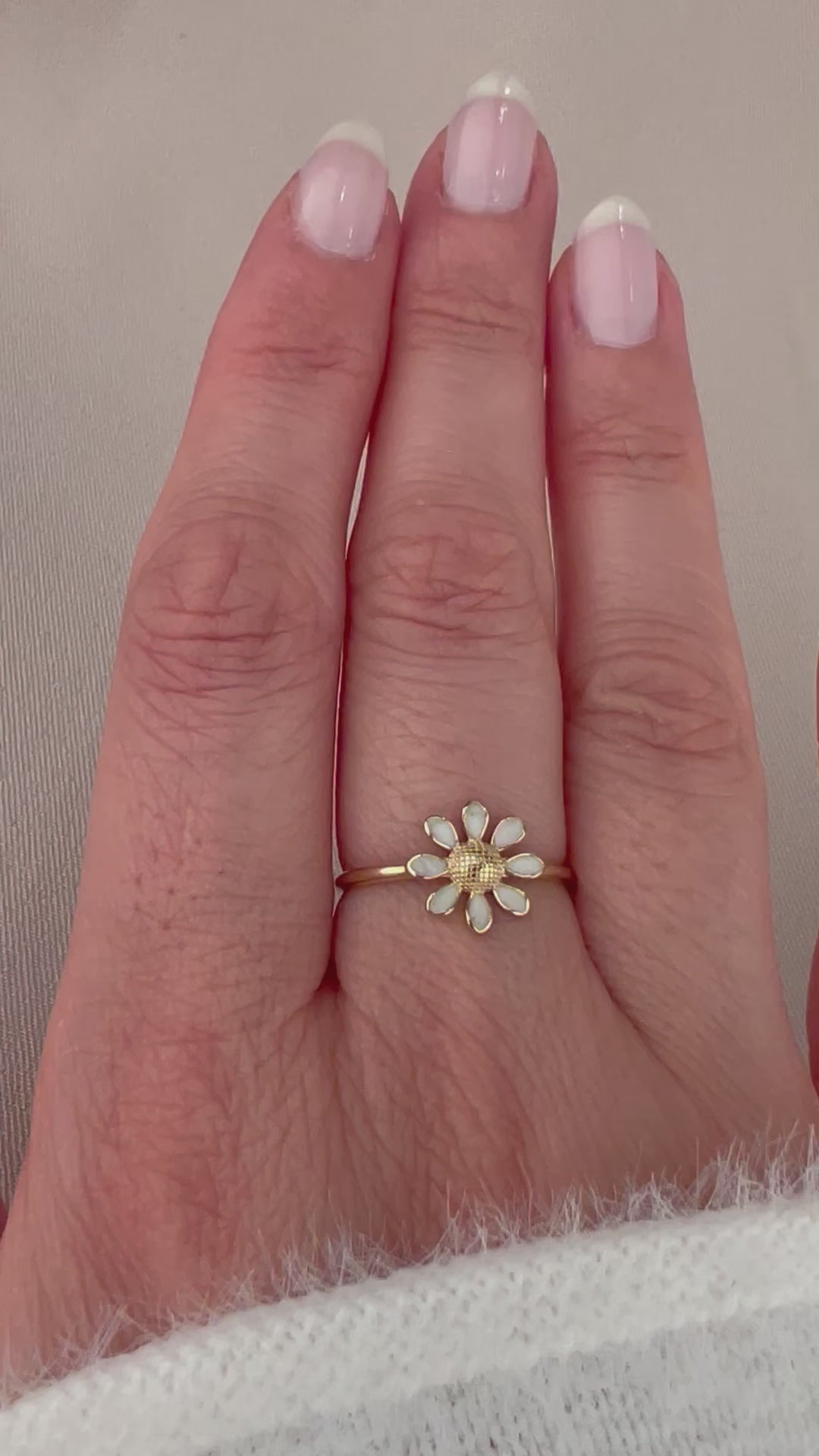 14K Gold Daisy Flower Ring – Regal Fine Jewelry